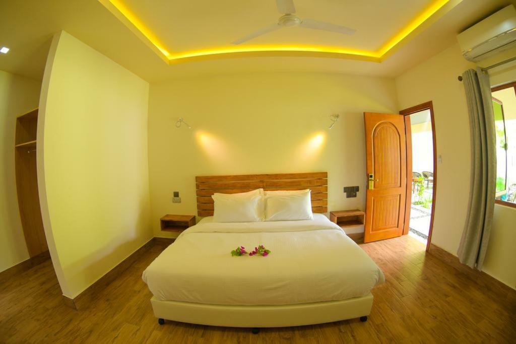 Tiger Shark Residence & Dive Fuvahmulah Exterior photo